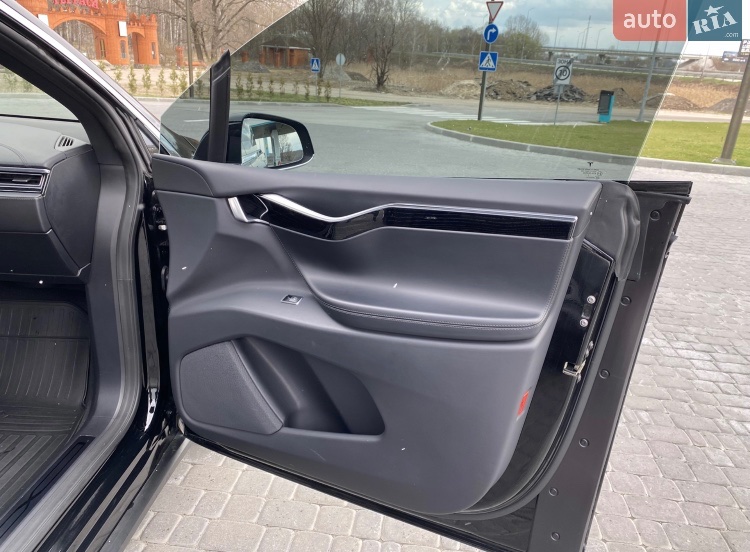 Tesla Model X - фото 23