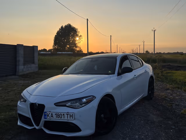 Alfa Romeo Giulia - фото 1