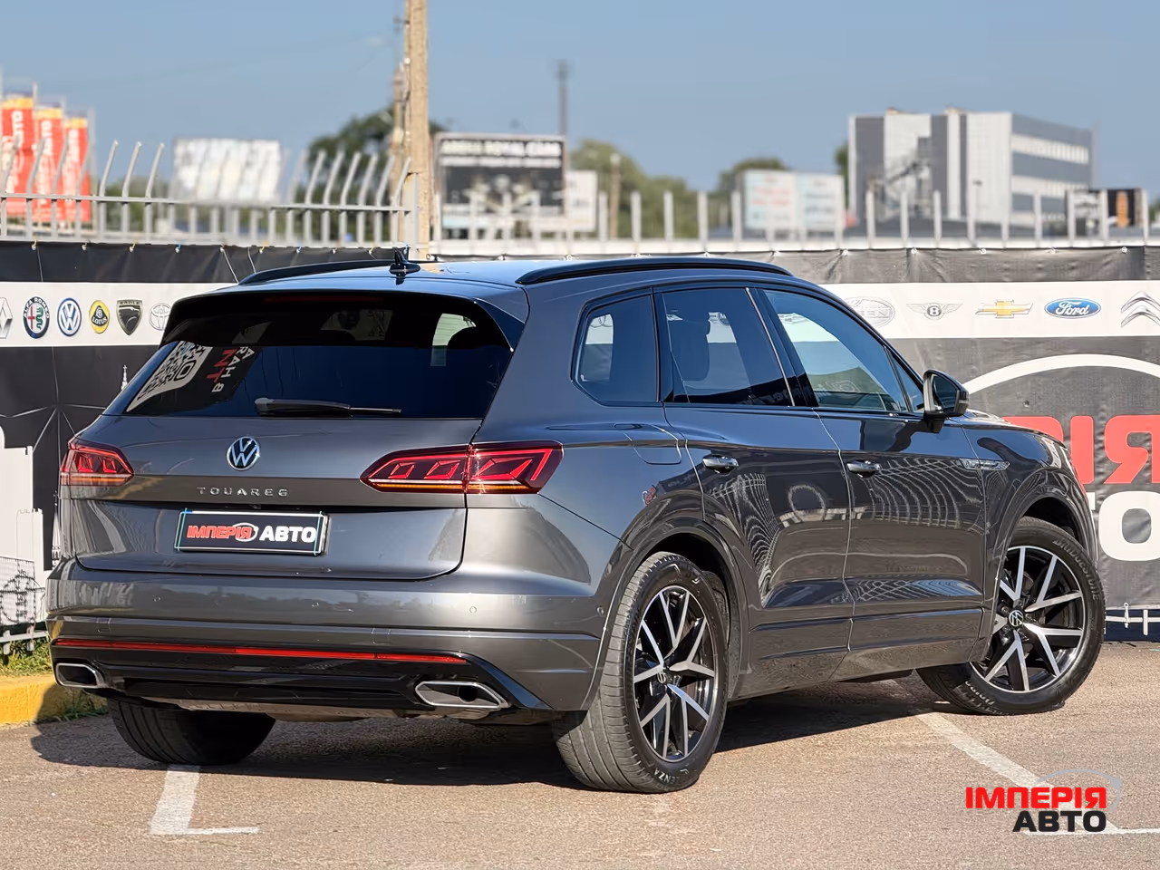 Volkswagen Touareg - фото 14