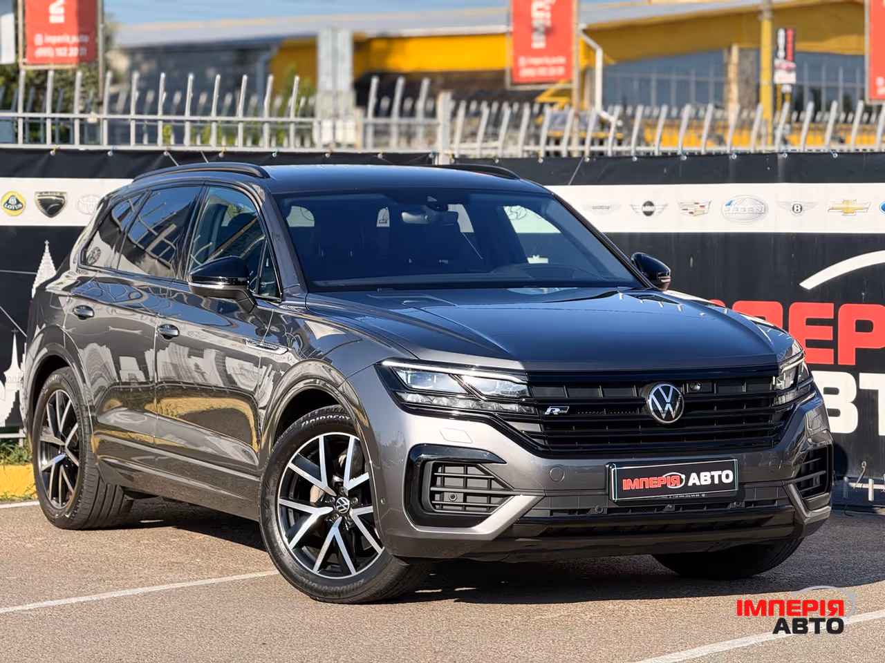 Volkswagen Touareg - фото 4
