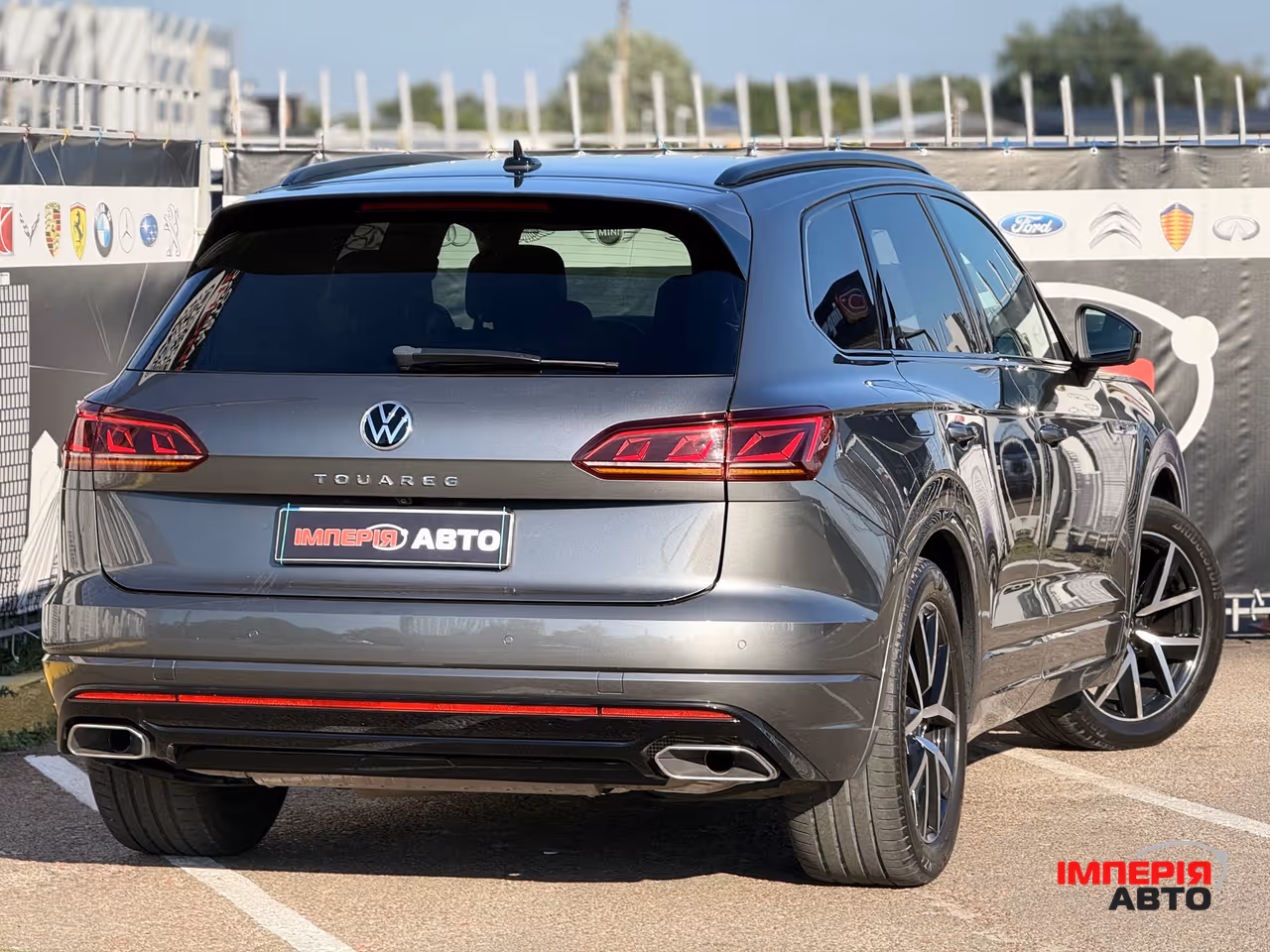 Volkswagen Touareg - фото 12