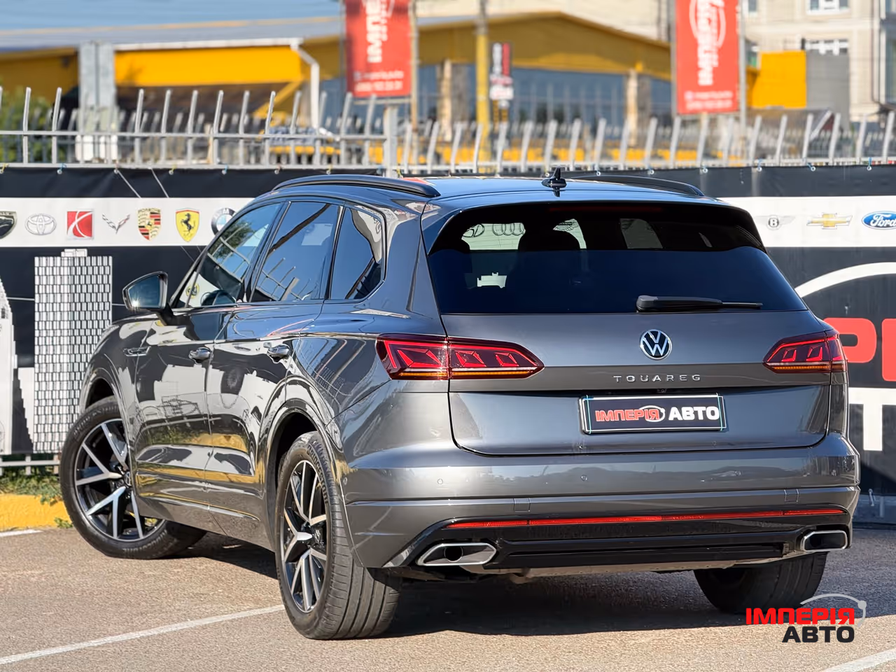 Volkswagen Touareg - фото 11