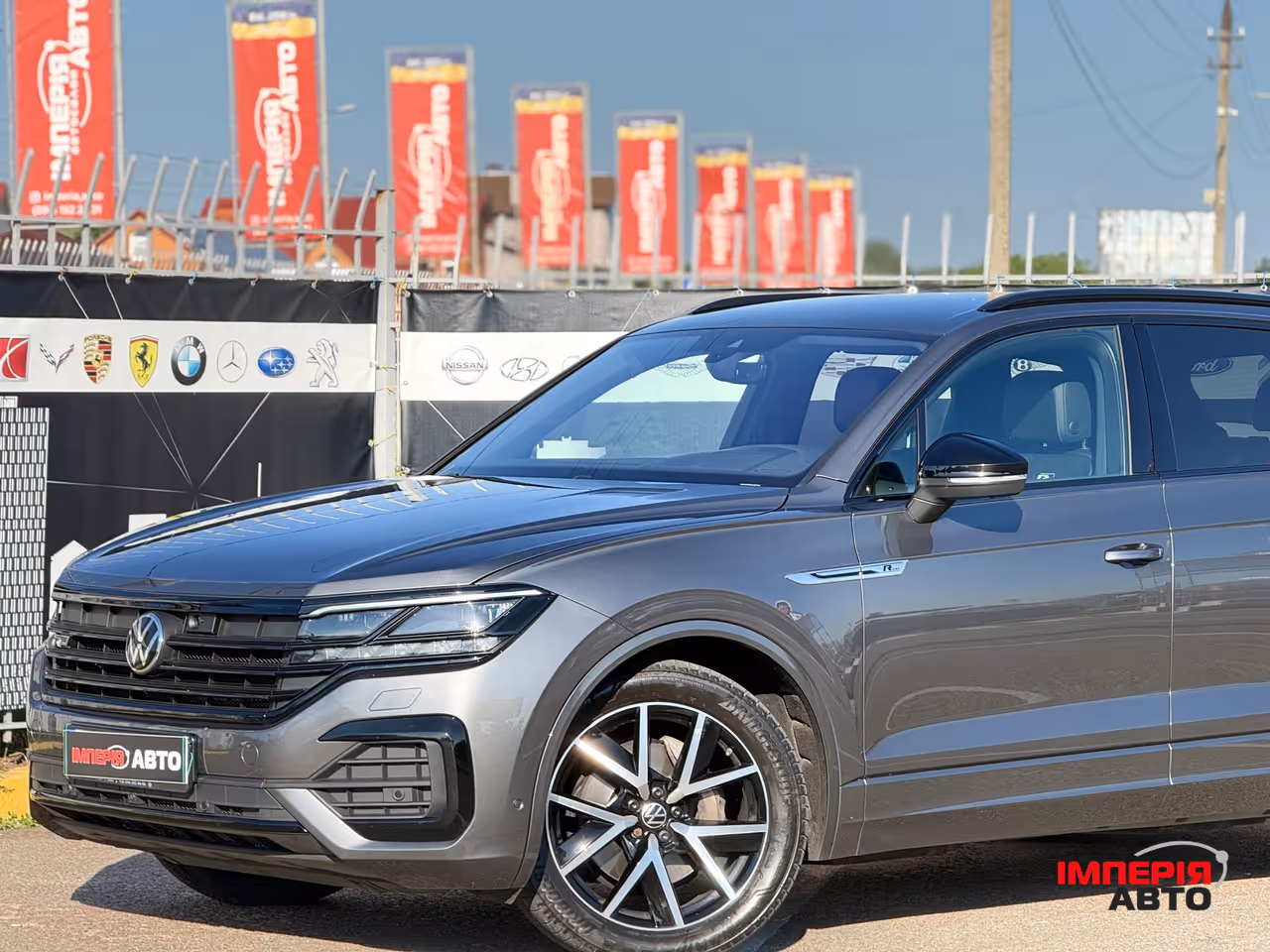 Volkswagen Touareg - фото 8