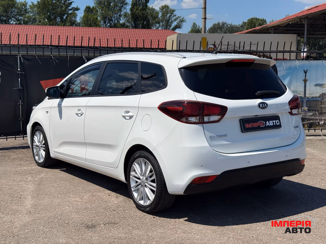 Kia Carens - фото 4