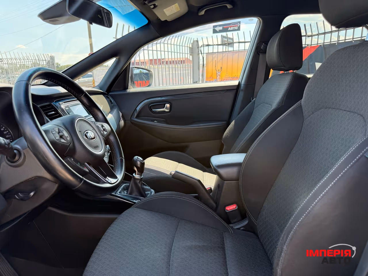 Kia Carens - фото 7