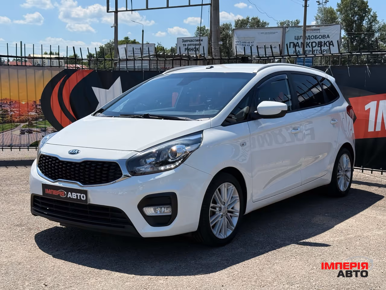Kia Carens - фото 1