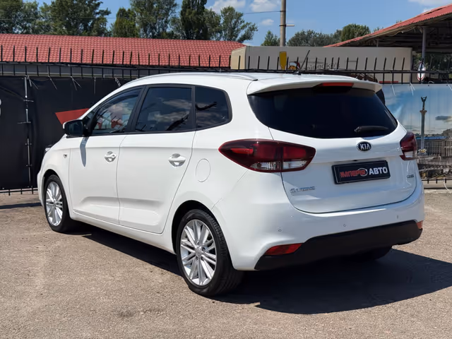 Kia Carens - фото 4