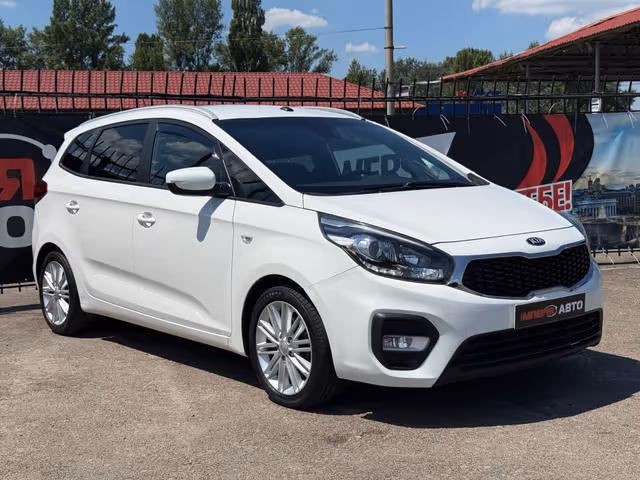 Kia Carens - фото 3
