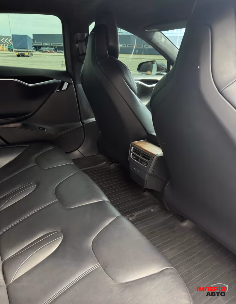 Tesla Model S - фото 7