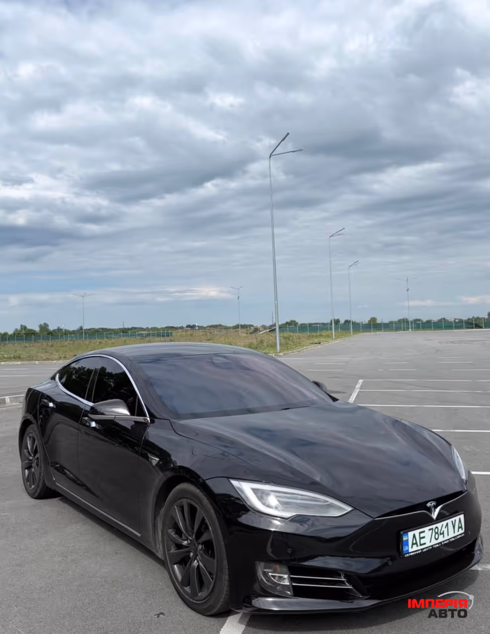 Tesla Model S - фото 1