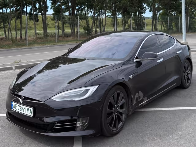 Tesla Model S - фото 2