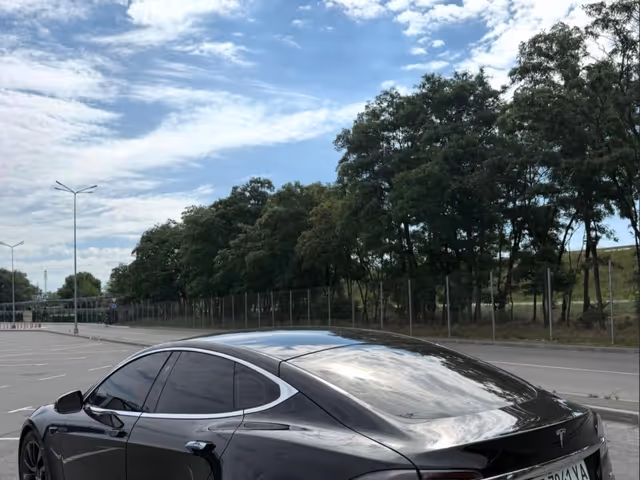 Tesla Model S - фото 3