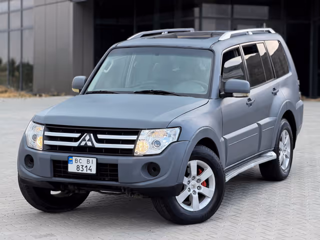 Mitsubishi Pajero - фото 1