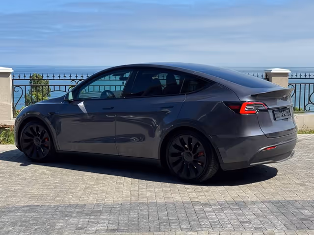 Tesla Model Y - фото 5