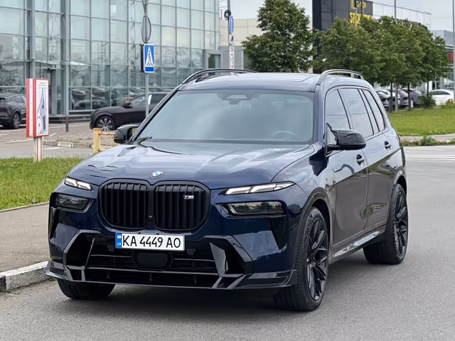 BMW X7 - фото 1