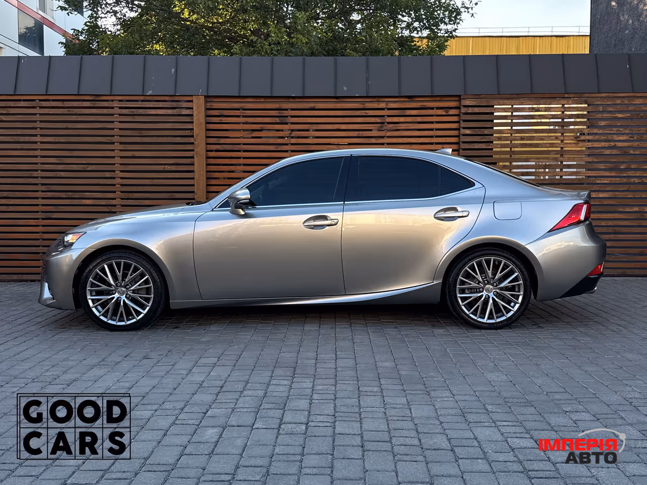 Lexus IS - фото 4