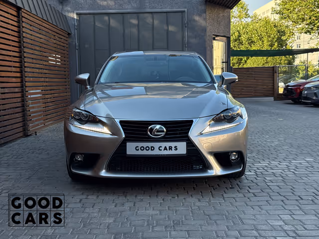 Lexus IS - фото 2