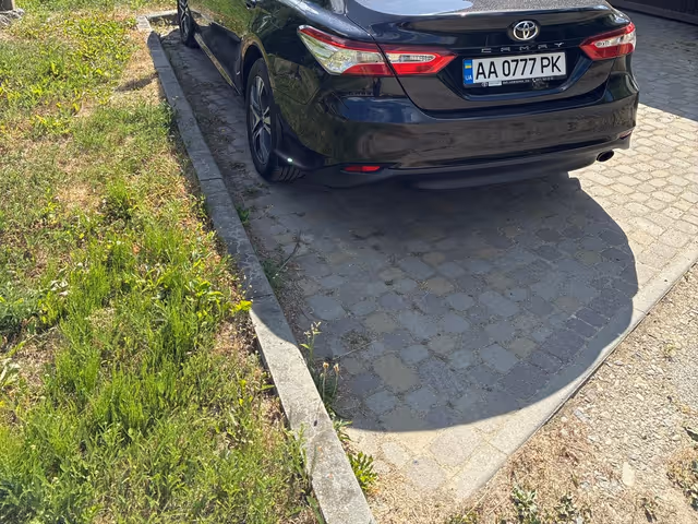Toyota Camry - фото 2