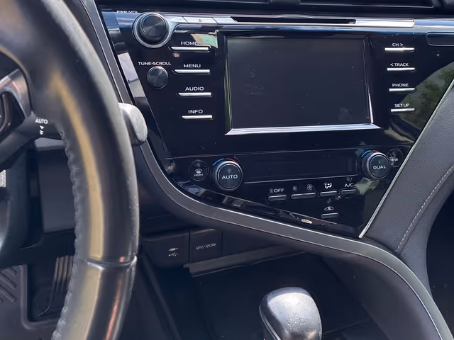 Toyota Camry - фото 5