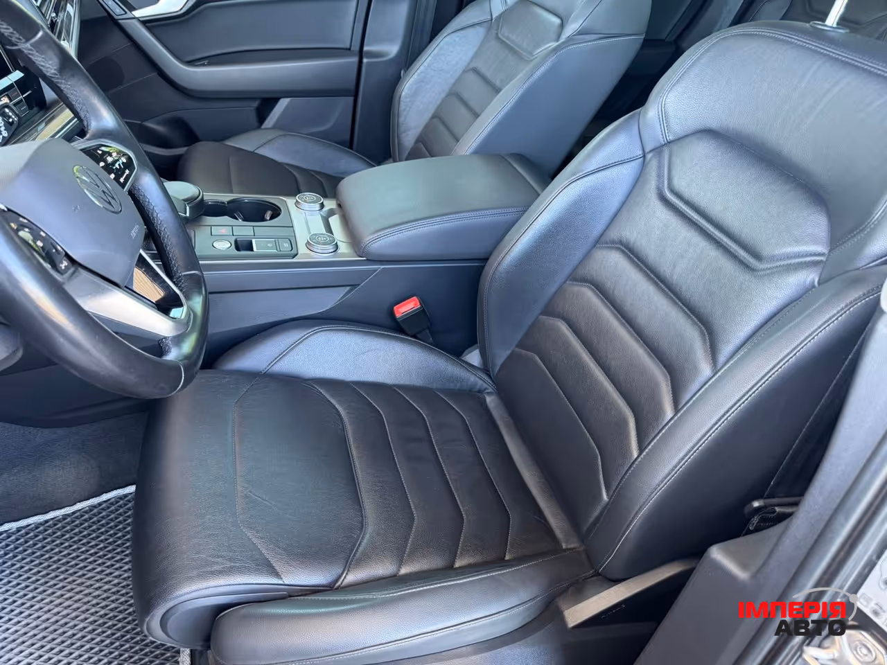 Volkswagen Touareg - фото 12