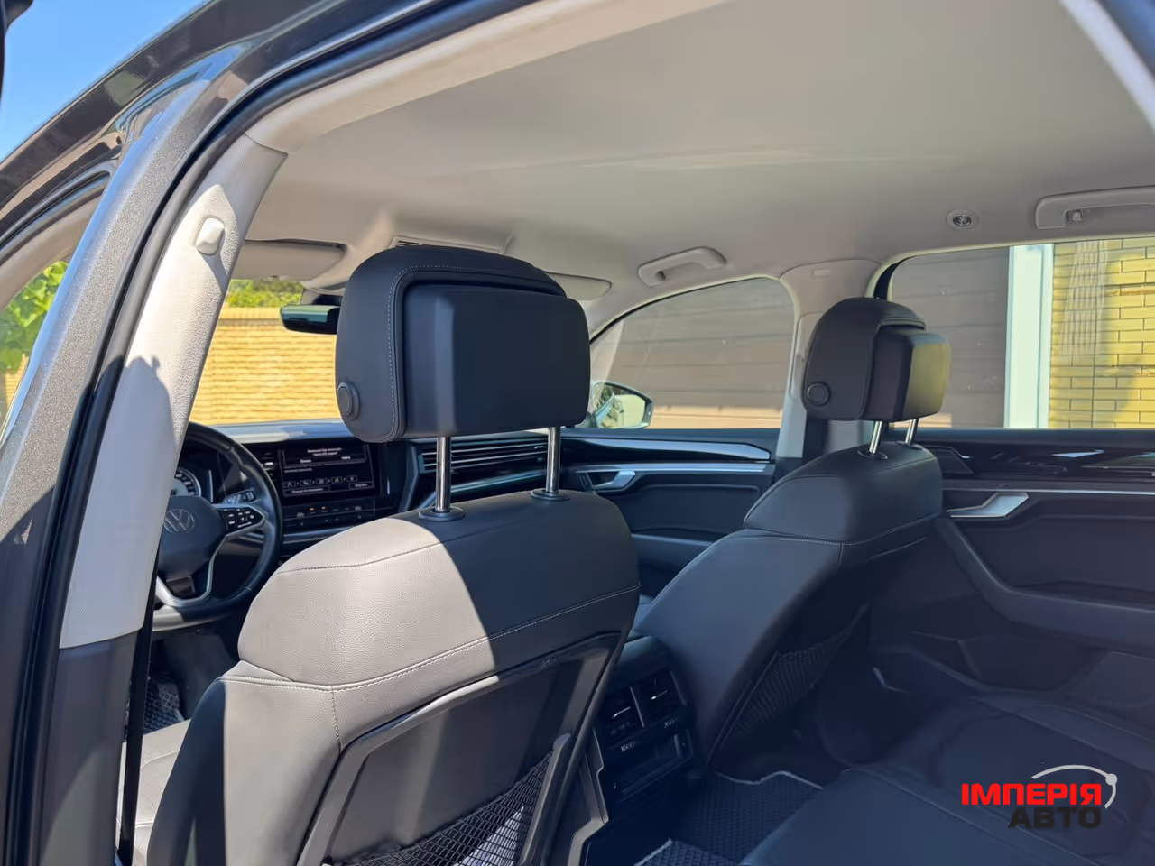Volkswagen Touareg - фото 9