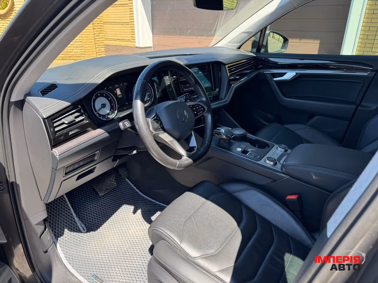 Volkswagen Touareg - фото 4