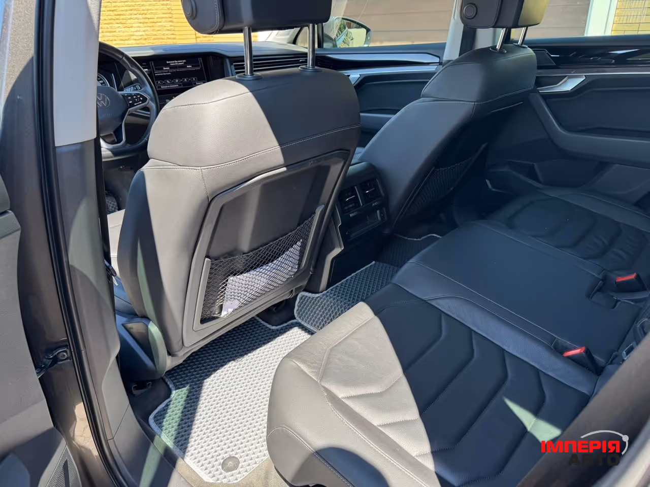 Volkswagen Touareg - фото 5