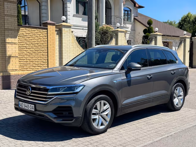Volkswagen Touareg - фото 1
