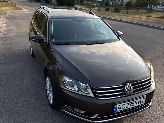 Volkswagen Passat - фото 2