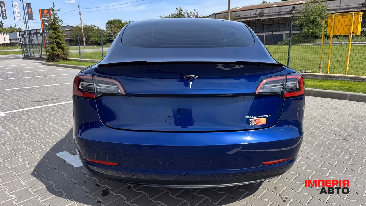 Tesla Model 3 - фото 2