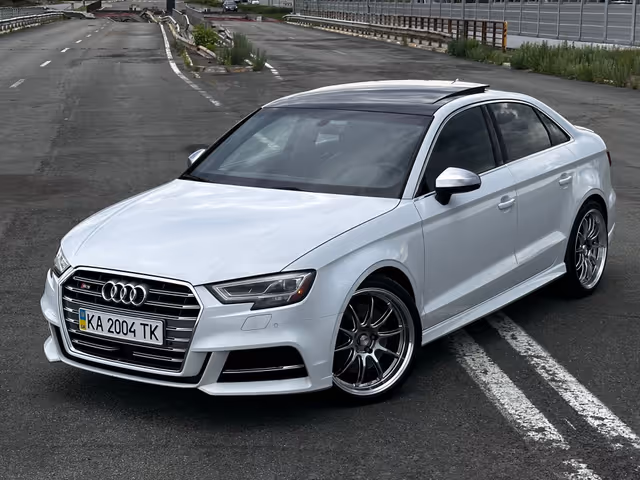 Audi S3 - фото 1