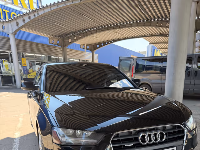 Audi A4 - фото 2
