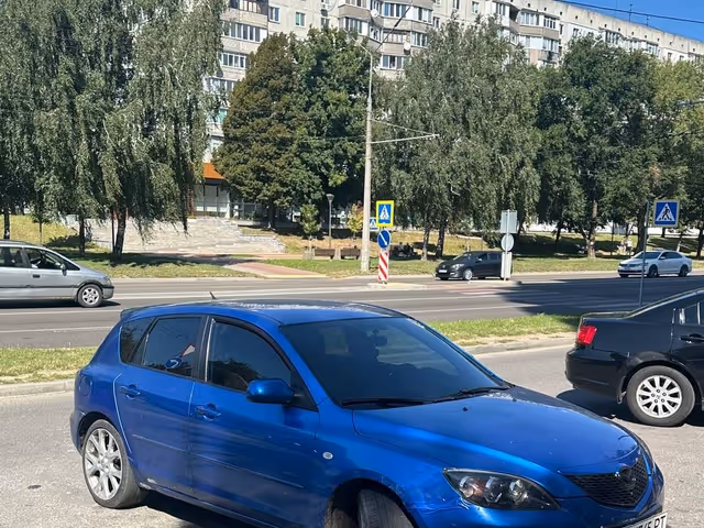 Mazda 3 - фото 2