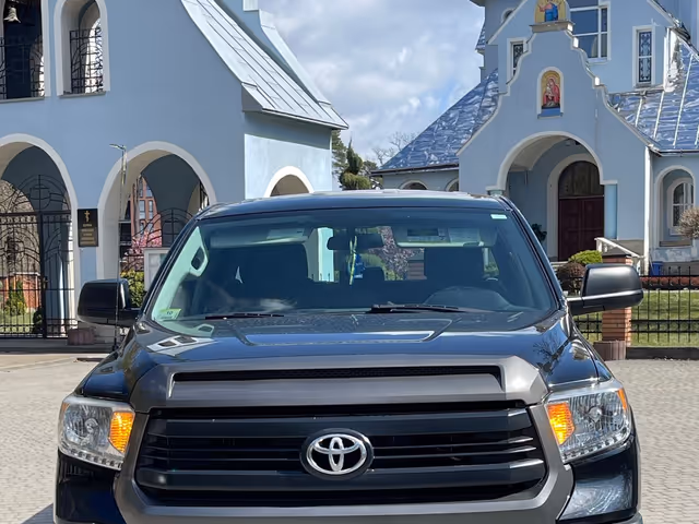 Toyota Tundra - фото 1
