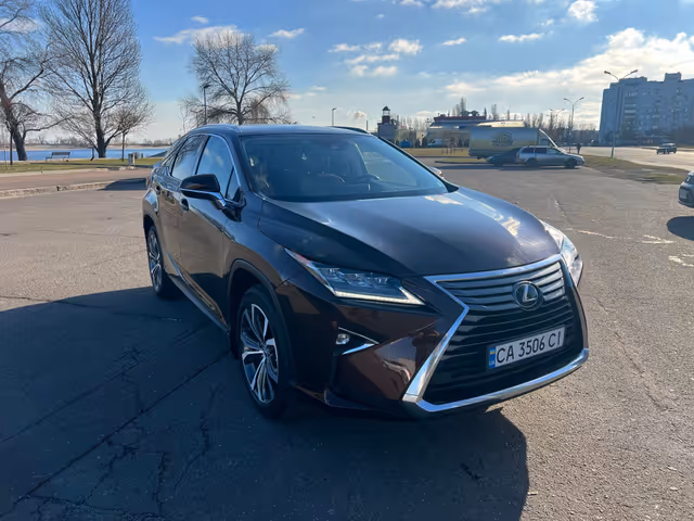 Lexus RX - фото 1