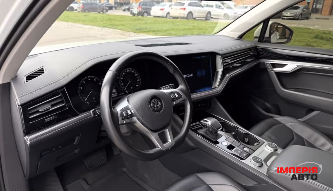 Volkswagen Touareg - фото 9