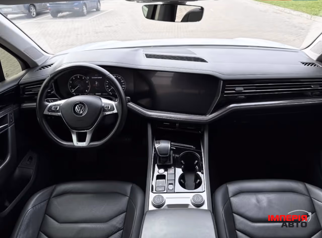Volkswagen Touareg - фото 12