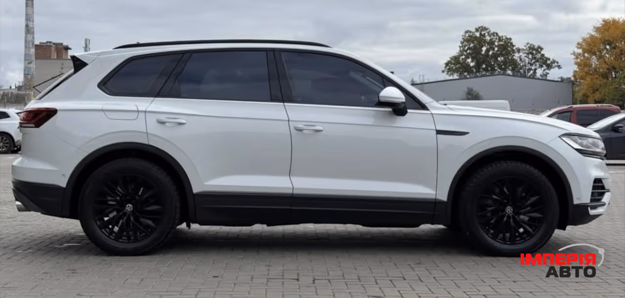 Volkswagen Touareg - фото 8
