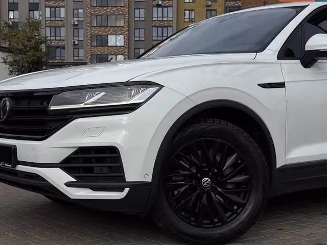Volkswagen Touareg - фото 2