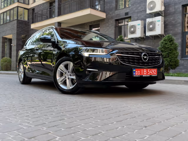 Opel Insignia - фото 1