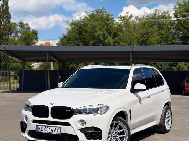 BMW X5 - фото 1