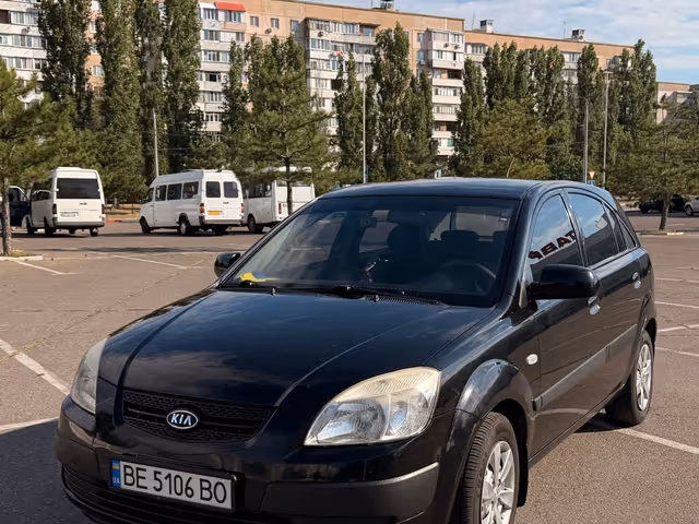 Kia Rio - фото 1