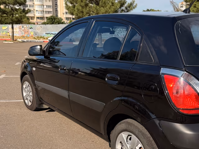 Kia Rio - фото 3