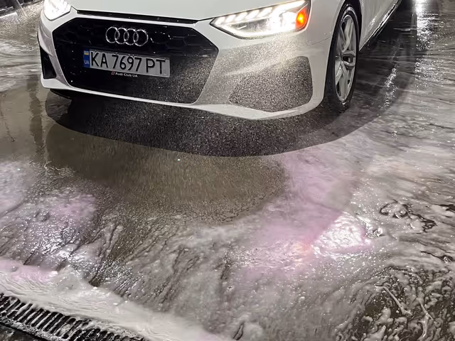 Audi A4 - фото 2