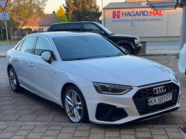 Audi A4 - фото 1