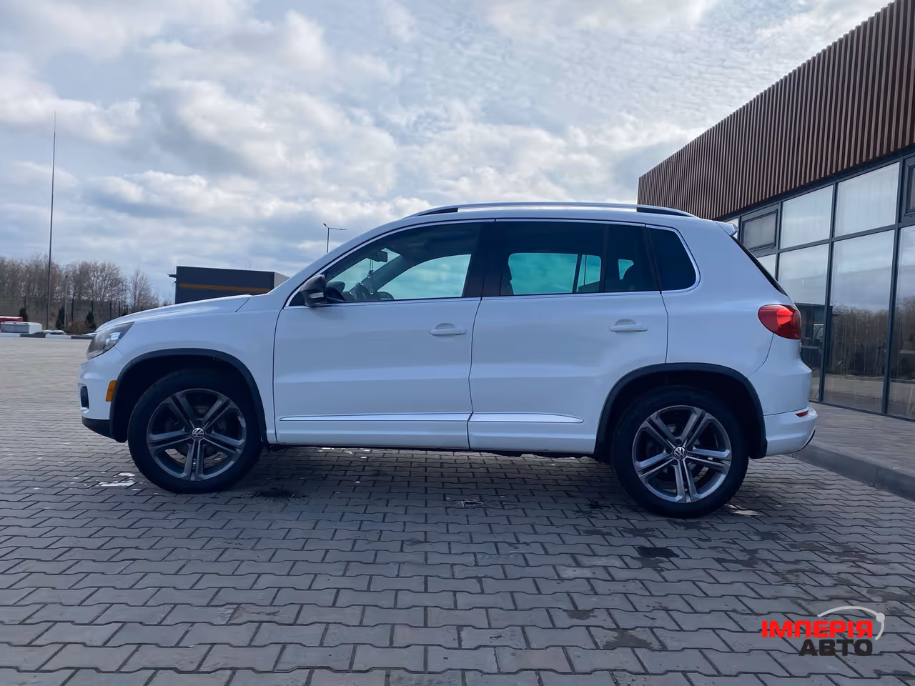 Volkswagen Tiguan - фото 8