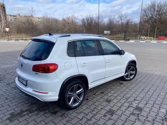 Volkswagen Tiguan - фото 4