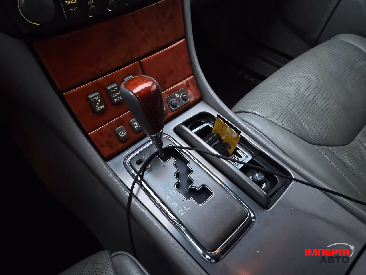 Lexus LS - фото 12