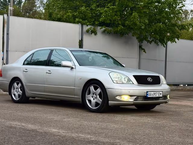 Lexus LS - фото 2