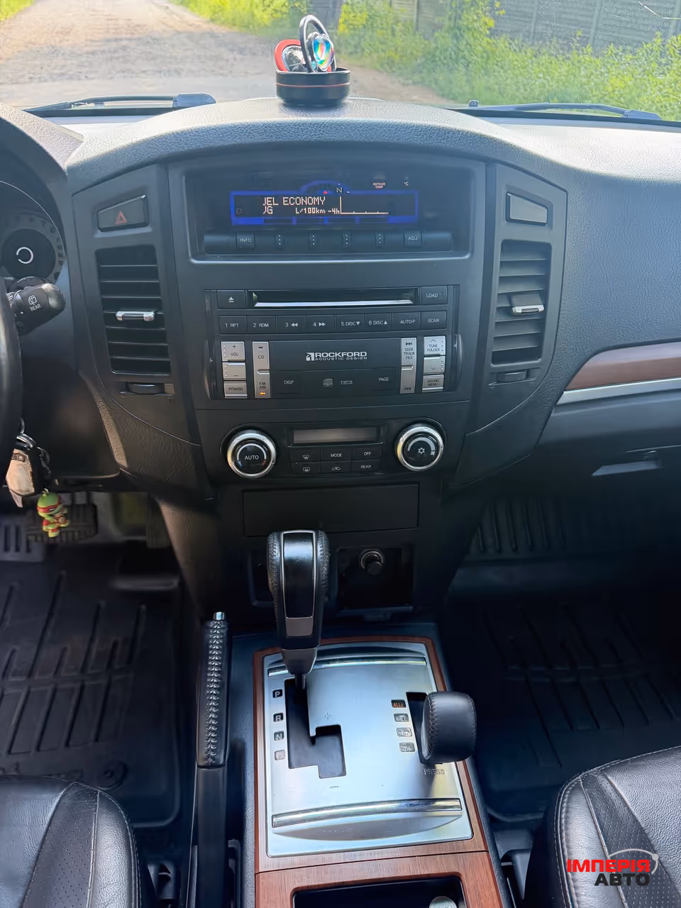Mitsubishi Pajero - фото 16